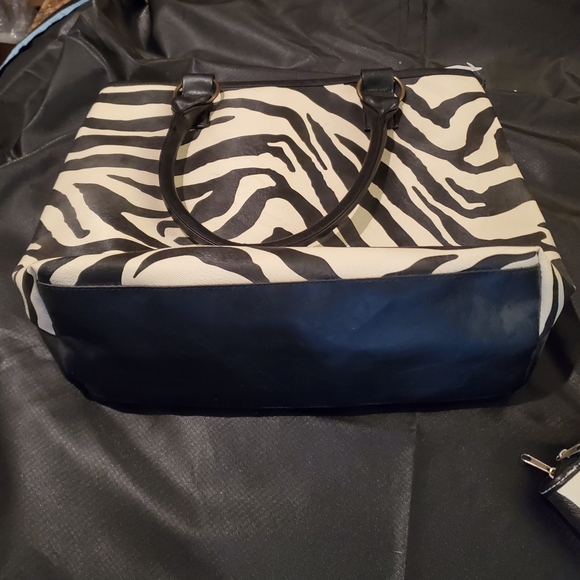 Stylish Zebra Print and Wallet Set - Picture 4 of 6